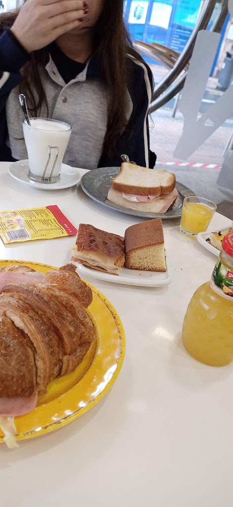 Cafetería Panadería Acuña - Foto 1