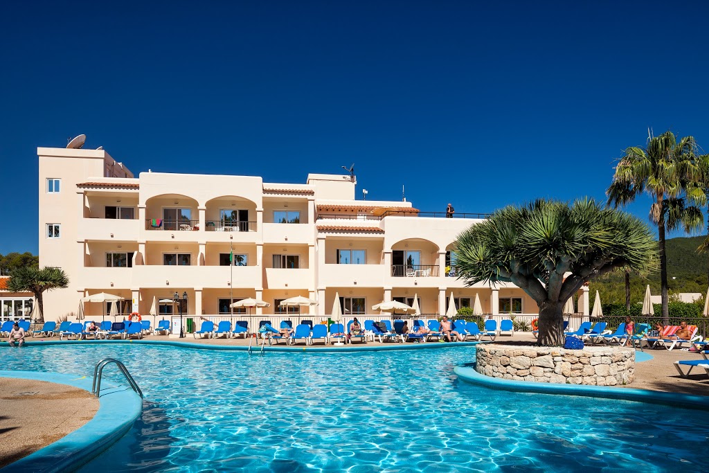 Invisa Hotel Club Cala Blanca 11