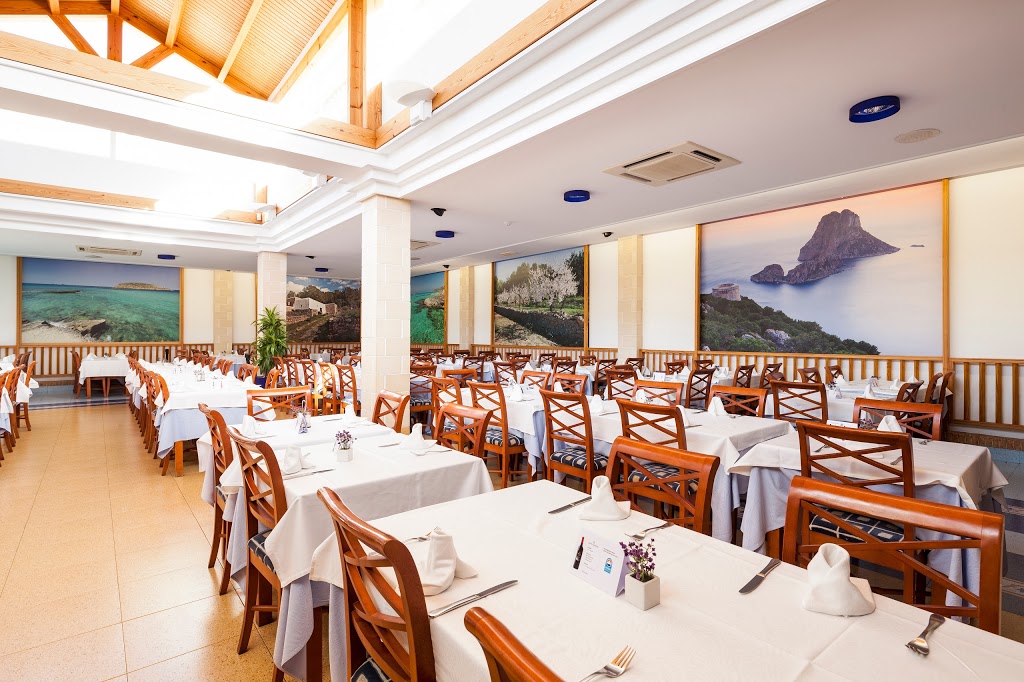 Invisa Hotel Club Cala Blanca 12