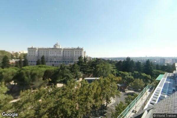 Jardines de Sabatini Apartosuites 22