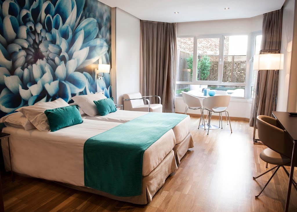 Jardines de Sabatini Apartosuites 2