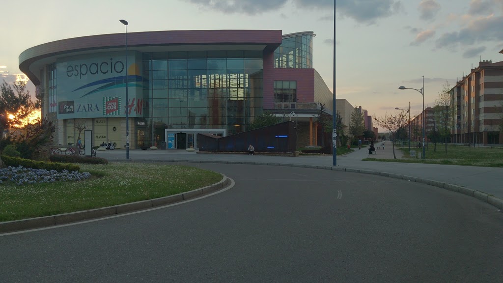 Centro Comercial Espacio León 13