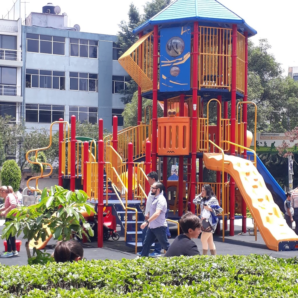 Parque Alfonso Esparza Oteo 22